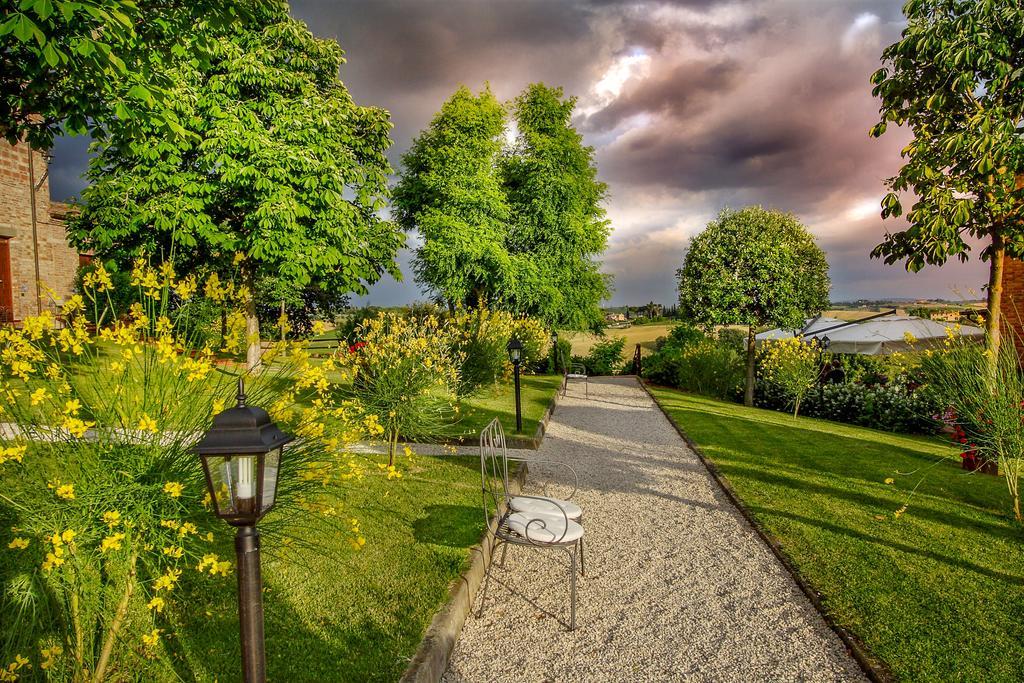 Borgo Tre Rose Hotel Valiano Exterior foto